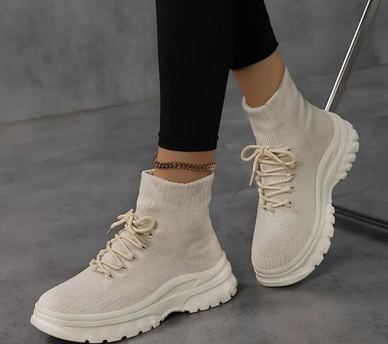 Нови обувки елегантни изчистени бежави