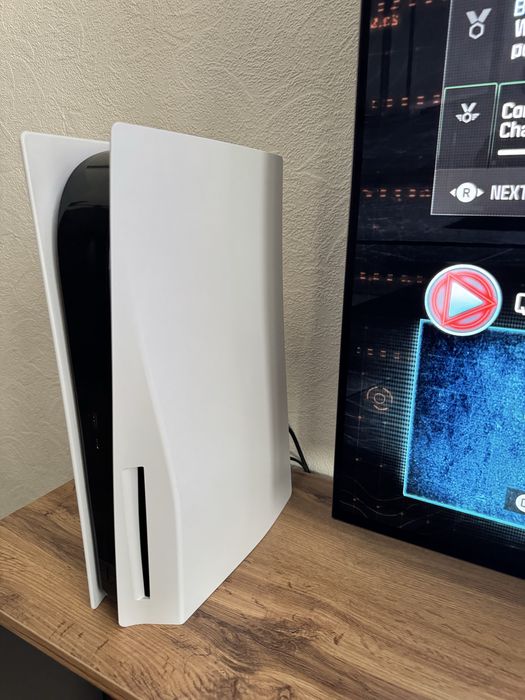 Продам игровую приставку PS5