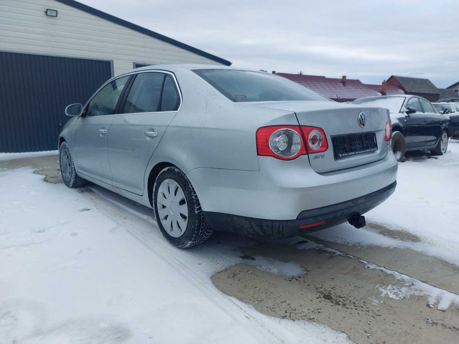 Portiere stanga - Orice piese volkswagen jetta motor 1.6 FSI BLF 6 tr