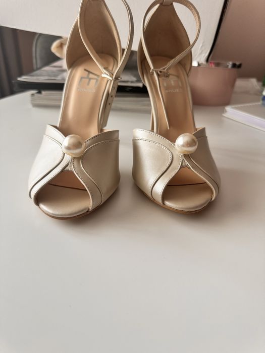 Vand pantofi mireasa