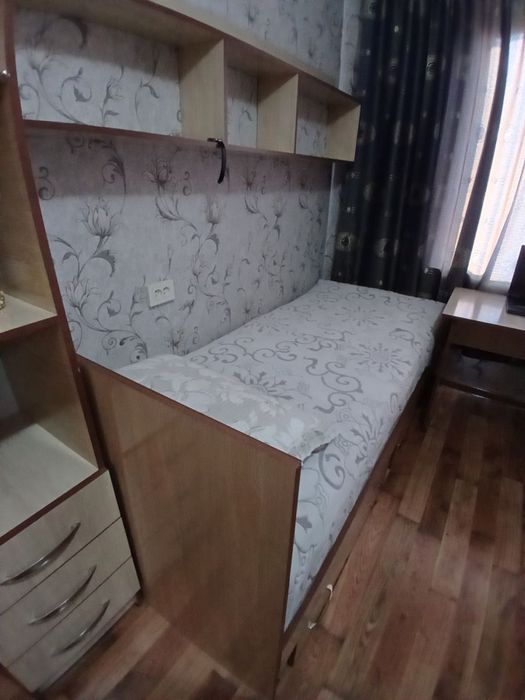 комплект мебель сотилади