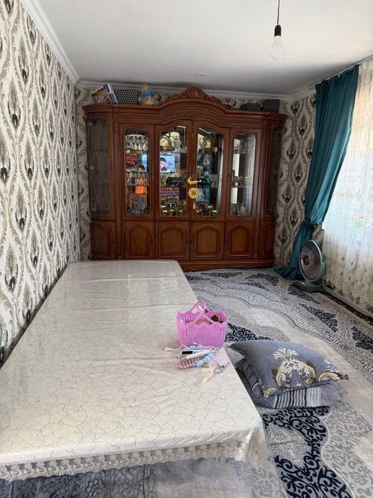Уй сотилади. Юқори чирчиқ тумани, Наврўз МФЙ, Чарос кўчаси, 27-уй
