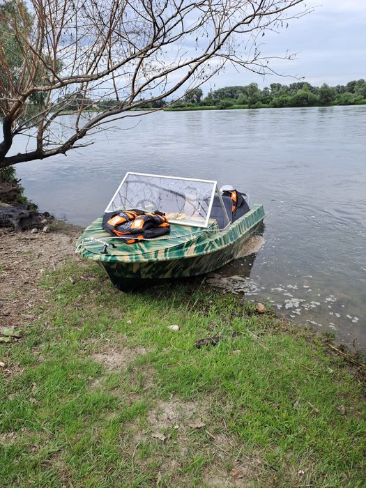 Продам лодку крым м