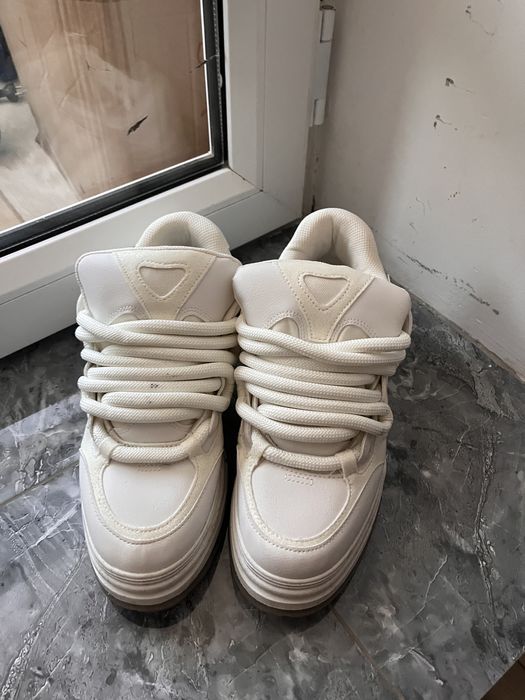 Кроссовки от bershka