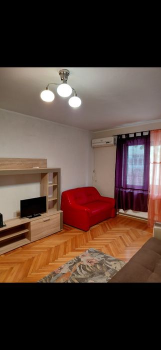 Inchiriez in Mazepa apartament 2 camere etaj1