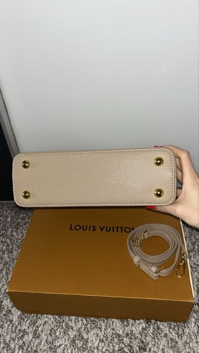Geanta Louis Vuitton Capucines piele naturala pe stoc