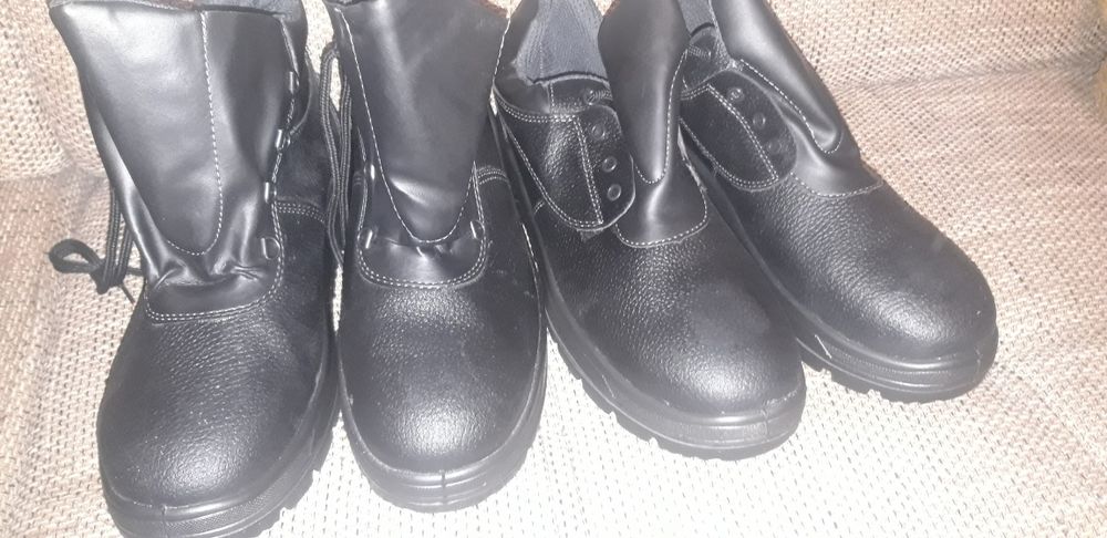 Bocanci de bumbeu metalic