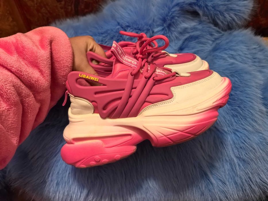 Дамски розови маратонки