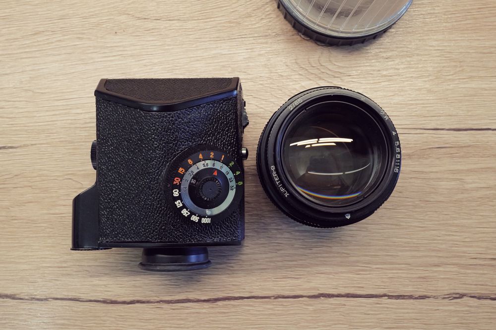 Obiectiv Jupiter 9 85mm F2 M42 si prisma Kiev 6 60 TTL viewfinder