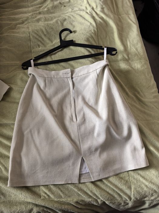 Продавам дамски костюм