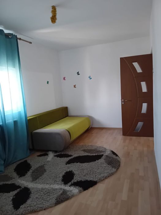 -Vând apartament-