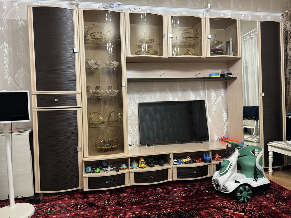 Стенка со шкафами для гостиной