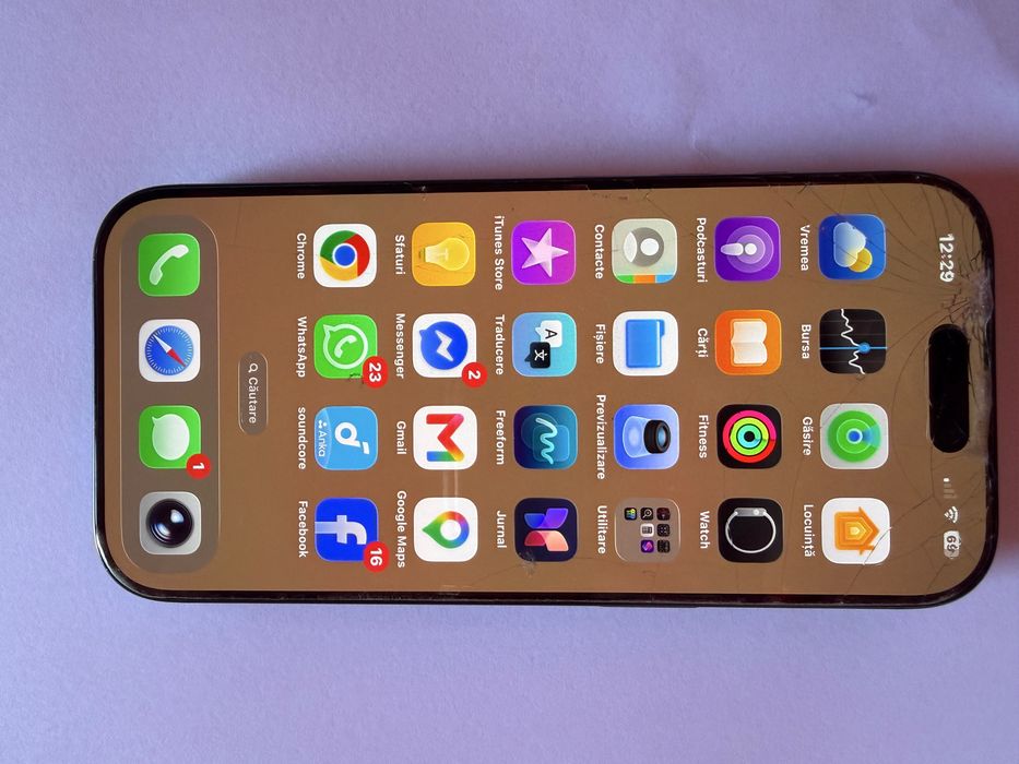 Vand iphone 17 pro cu sticla de la display sparta ( nu afecteaza functionalitatea)