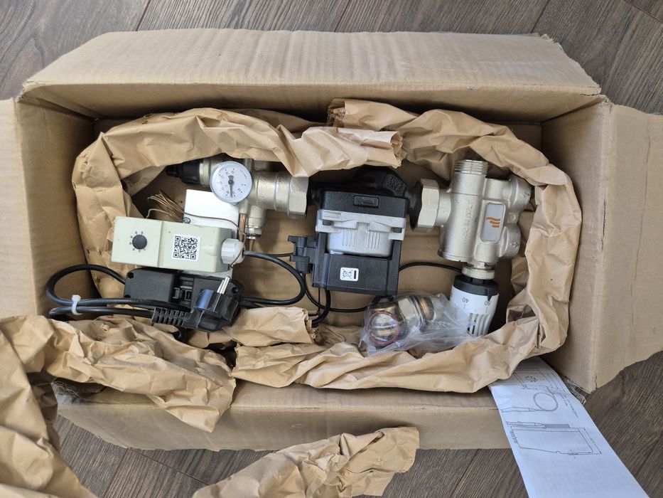 Vând Grup de pompare și amestec încălzire în pardoseală Purmo Tempco Fix Eco 2  + Pompă Grundfos  UPM3 Auto L 25-50- NOU, nefolosit