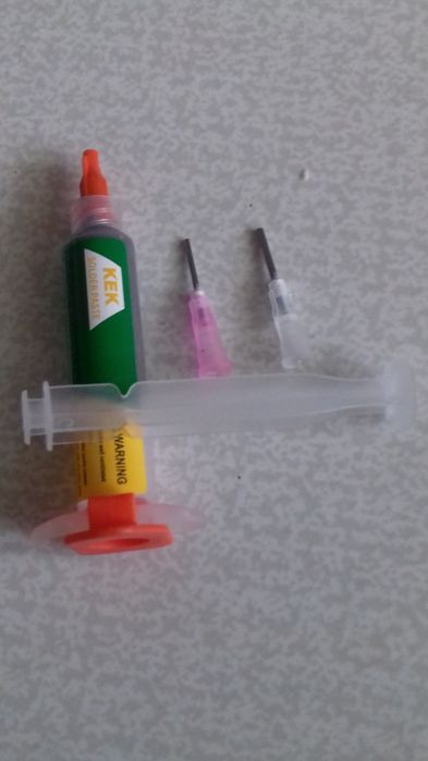 Pasta de lipit la temperatura scazuta 183 de grade la micro chip