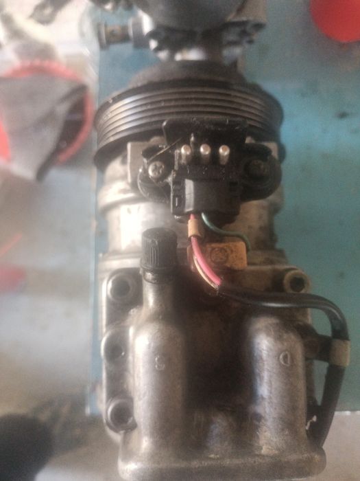 W 124 компрессор кондиционера,трубки,