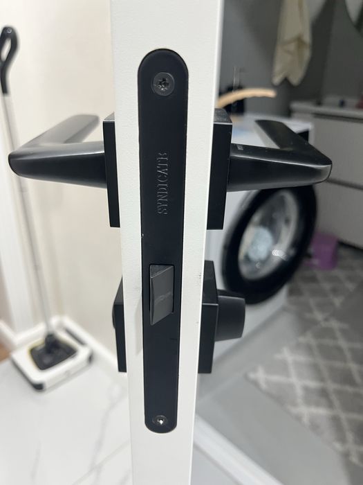 Установка двери Есік орнату