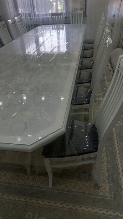 Продам кухонный стол в отличном состоянии