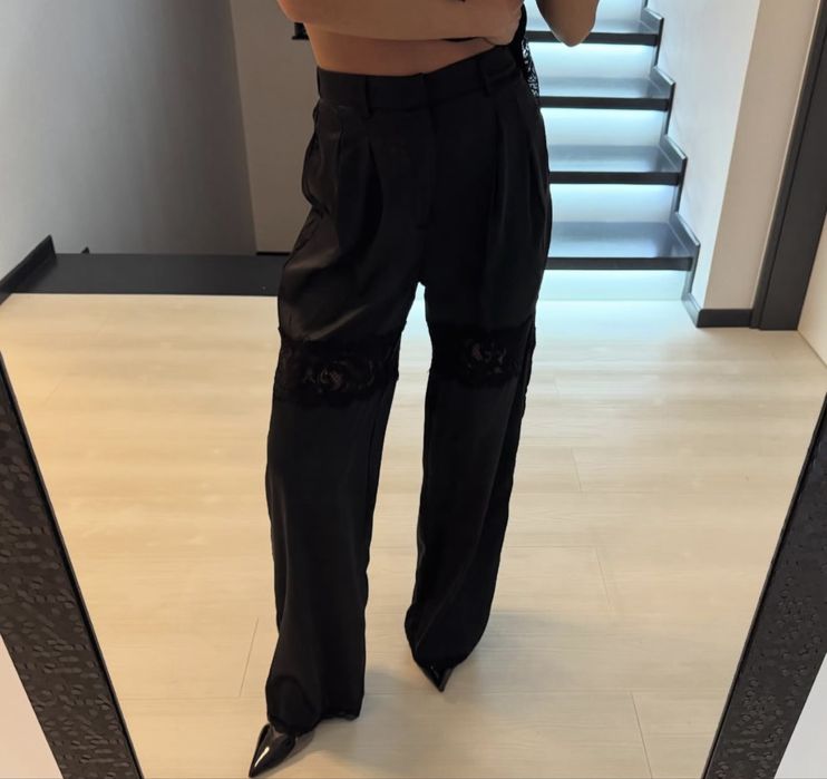 Pantaloni cu dantela