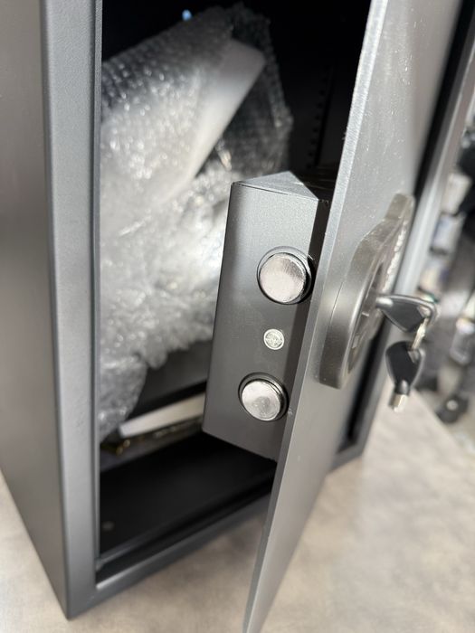 Дигитален сейф HomeSafe HV50E с електронна ключалка и ключ 50x35x35 см