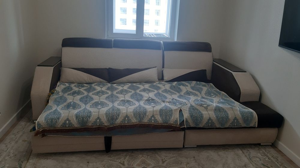 Продам б/у диван. Требует ремонта