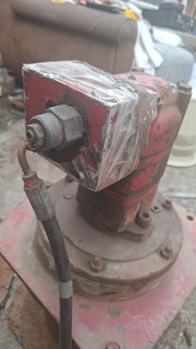 Лебедка от буровой установки.