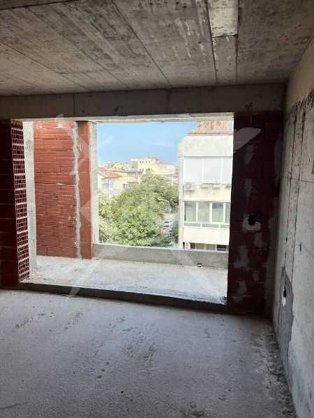 Дава се под наем Двустаен апартамент в Бургас, Център - 70 кв.м за 169570.41 € - Снимка #2