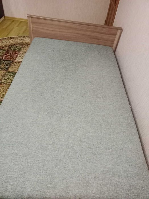 Продам полутораспальную кровать размером 120см на 200см адрес 6 мкр