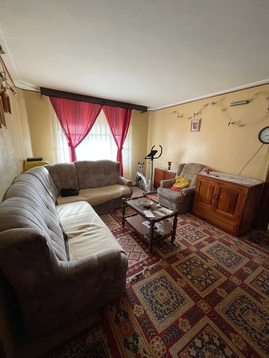 Apartament 3 camere semidecomandat | Ultracentral | Zonă liniștită |  Onesti, str. Cașinului //VÂNZARE — FĂRĂ SCHIMBURI