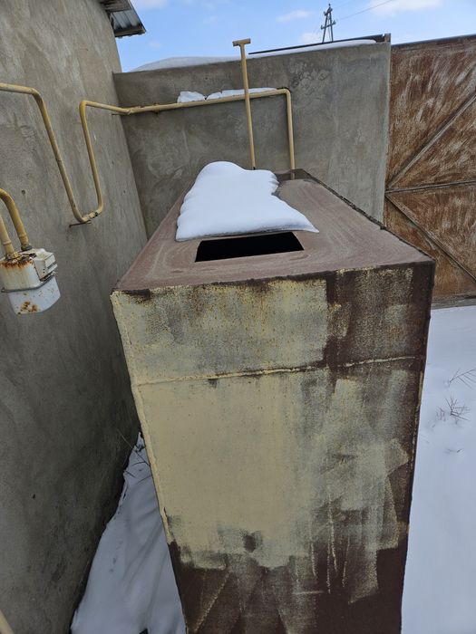 Емкость в хорошем состоянии.