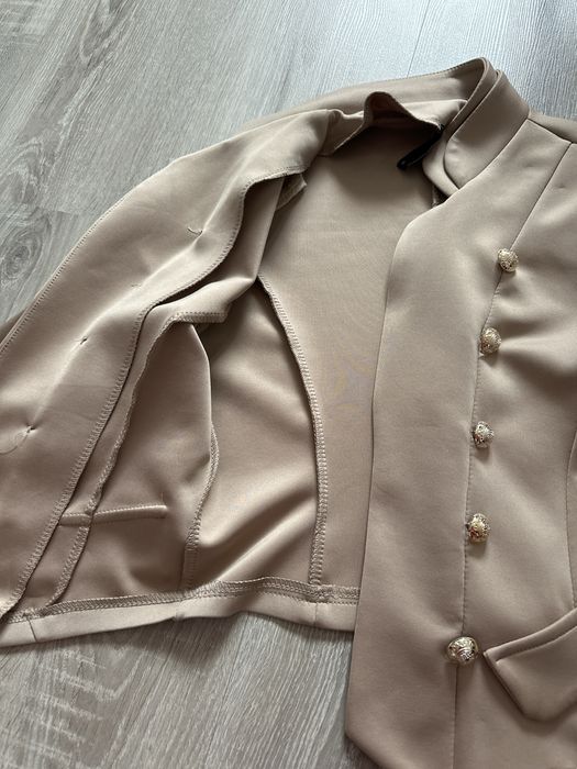 Дамско късо официално сако