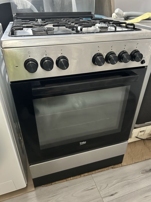 Aragaz Beko inox 60 cm, cuptor electric ventilat, stare bună