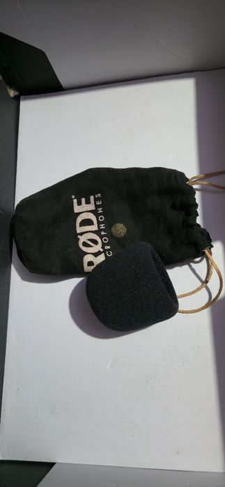 Microfon Studio RØDE NT1 și Interfață Audio RØDE AI-1