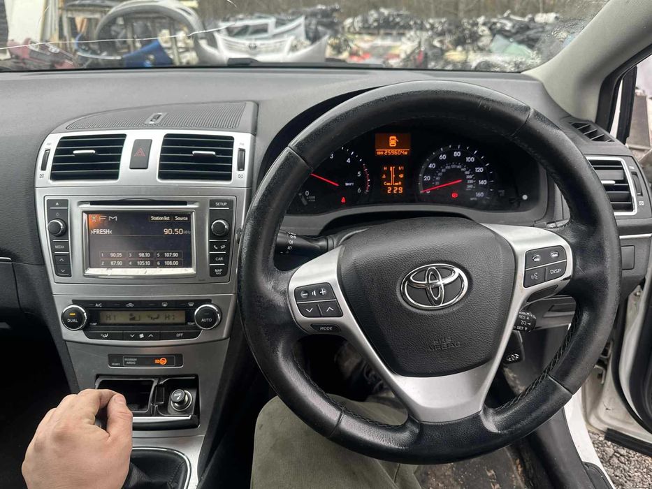 На части: Toyota Avensis 2. 0 D-4D T27, 2012 г.