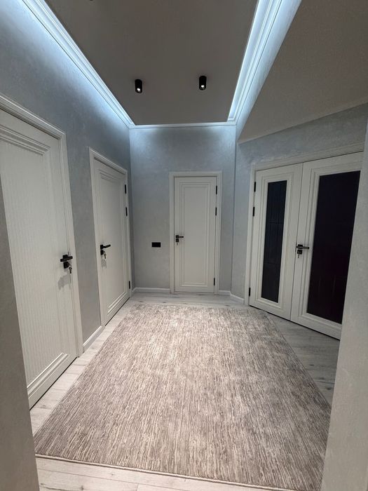 Dehqon bozor oldida 3 xona 80 kv 105 000$