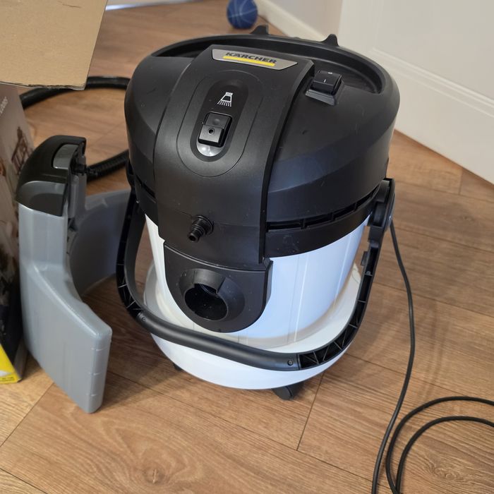 Продам моющий пылесос SE4 Plus