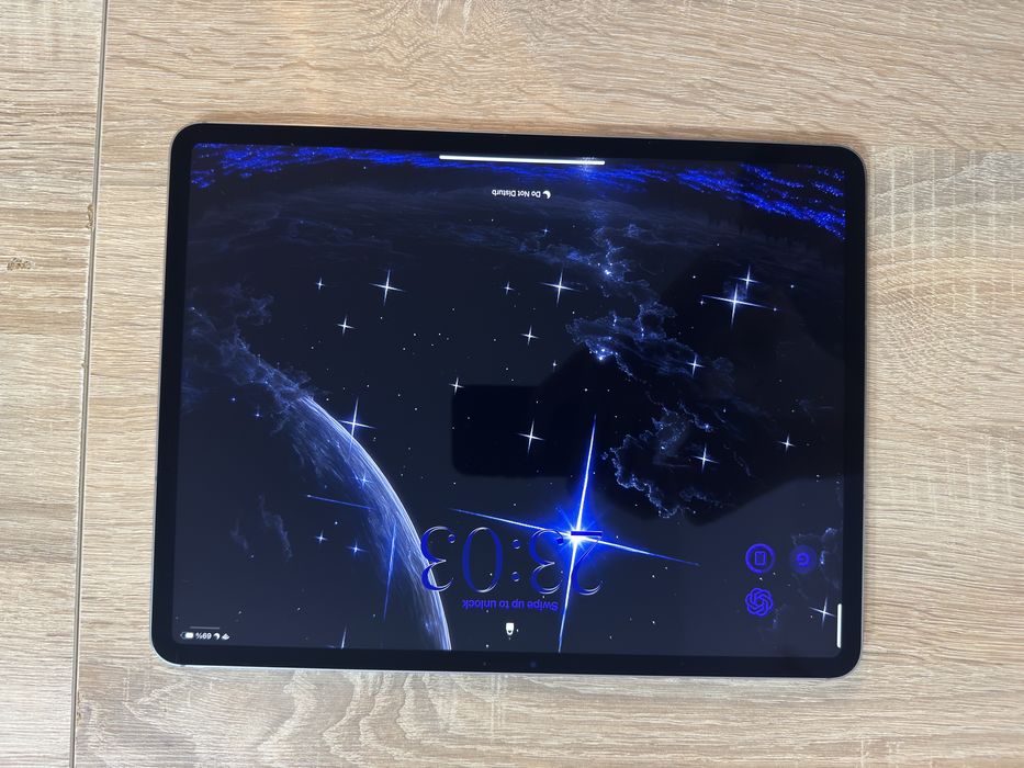 Ipad Air M2 13inch, 1tb storage, Wifi + Cellular and Magic Folio keyboard Bundle