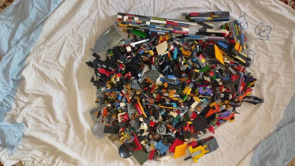 Конструктор Лего, весом 5,5 кг.