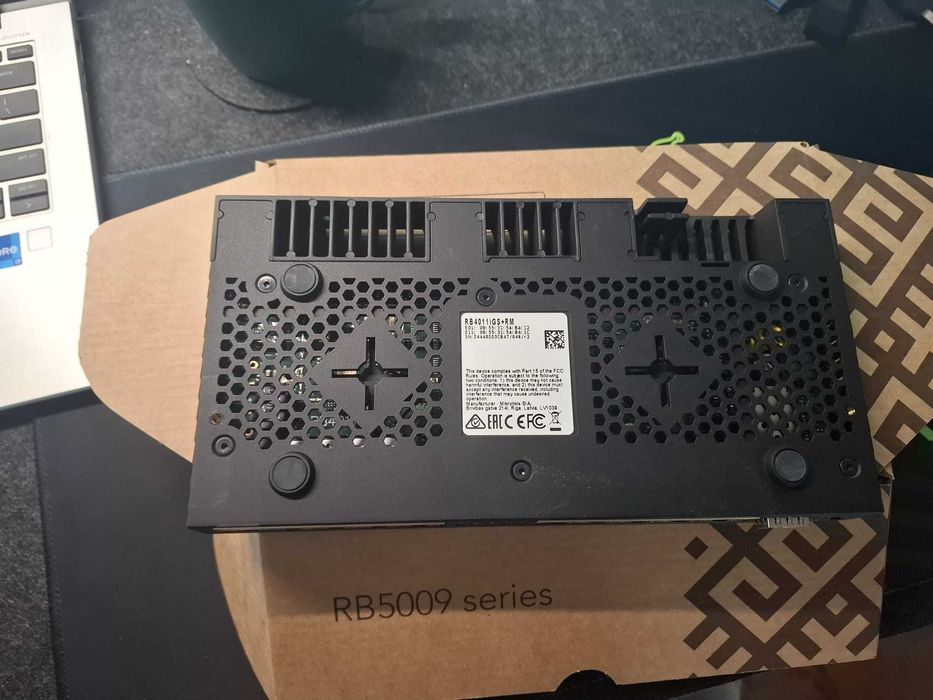 MikroTik RB4011 – router profesional, stare foarte bună