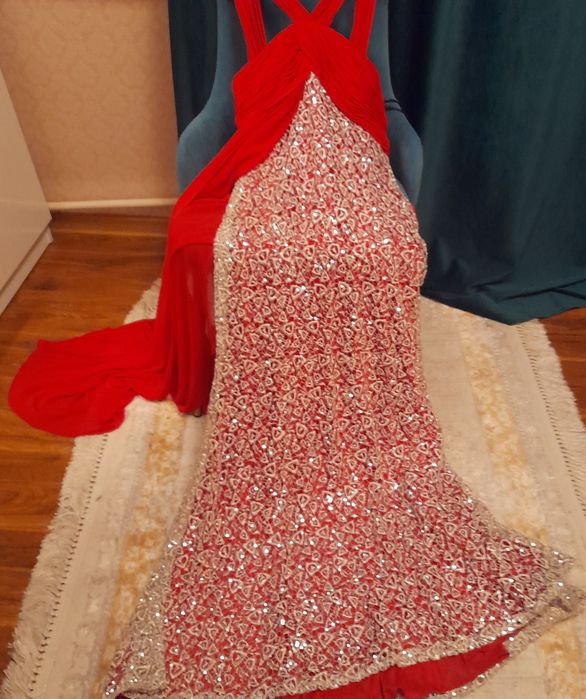 Роскошное вечернее платье