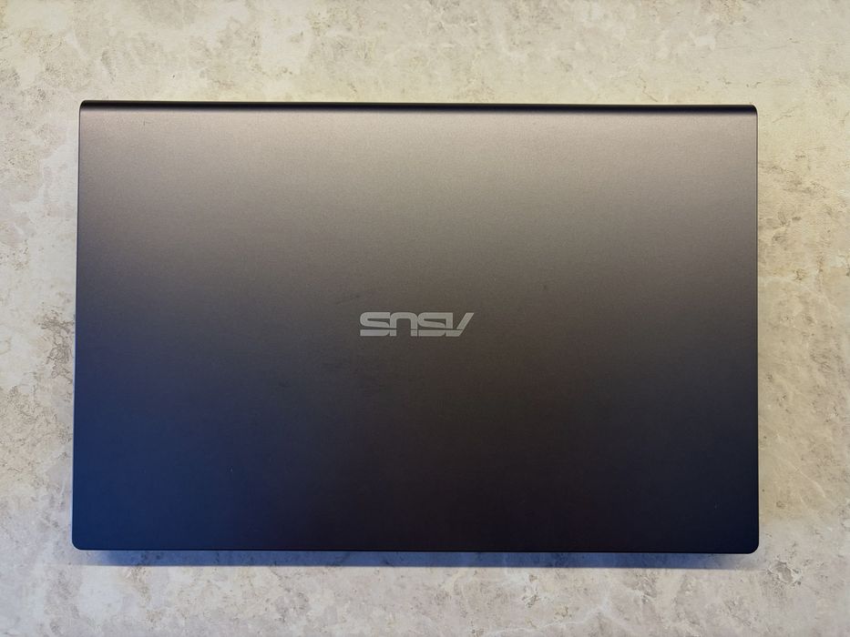 ASUS VivoBook 14 в отличном состоянии
