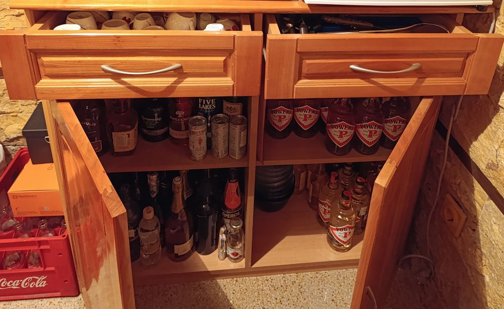 Масив Череша Кухненски Шкаф бюфет