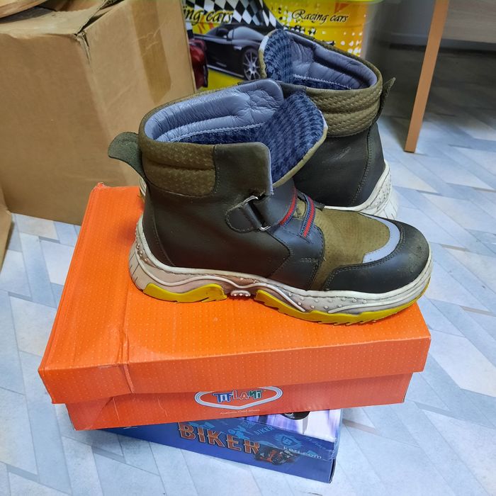 Продам ботинки спортивные р.29