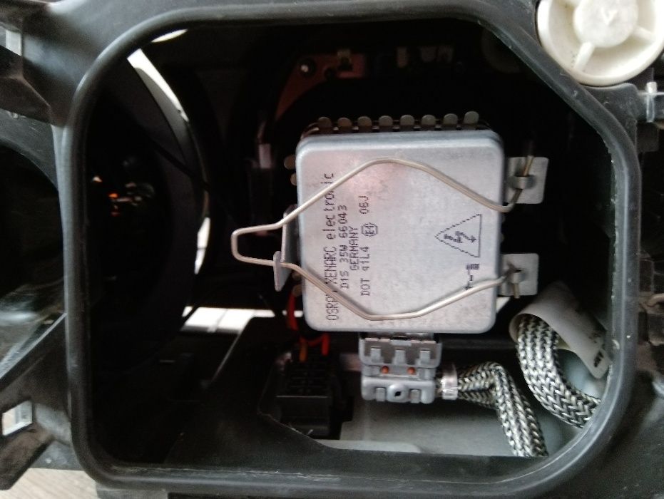 кабелче от ксенонова крушка  от фар Audi A4 b6 от 01'-05'