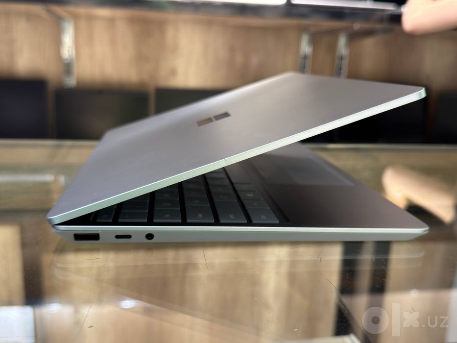 Продаётся ноутбук MICROSOFT SURFACE GO