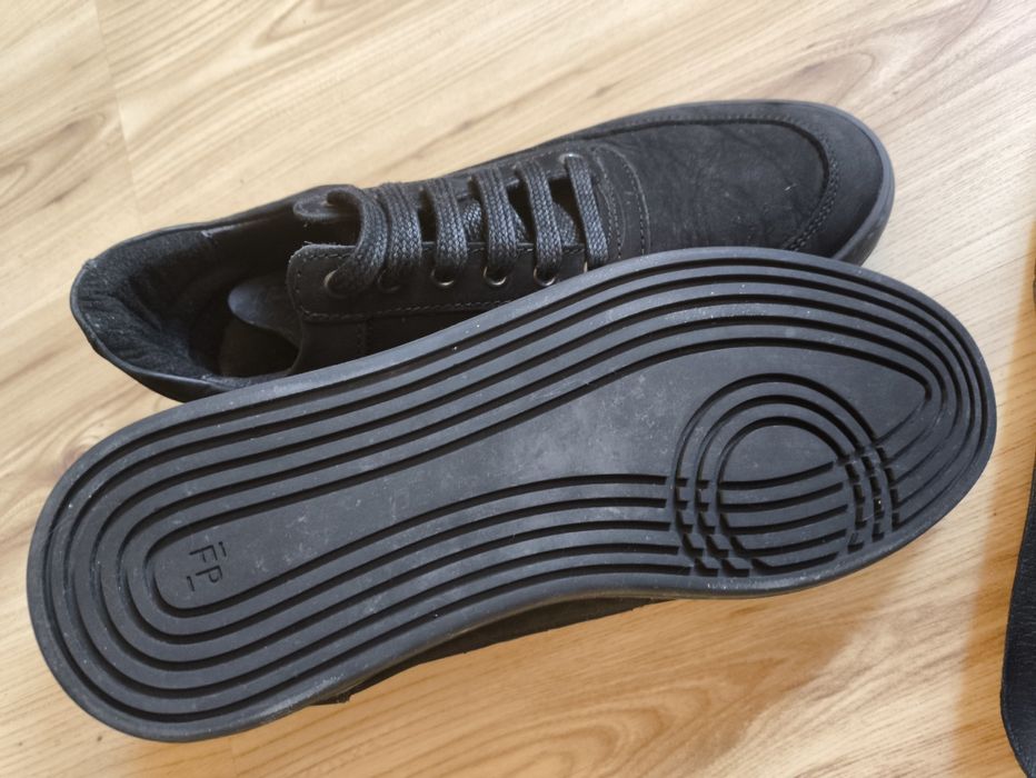 Два чифта обувки