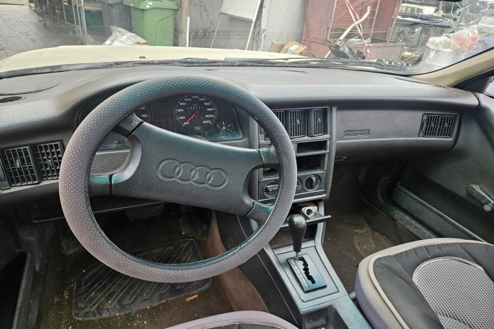 Bara fata Audi 80 1990 1.8 AT (90 hp)