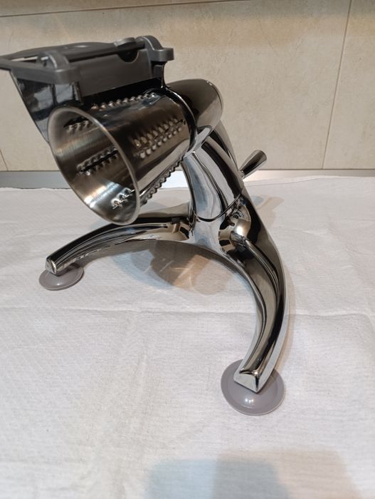 Răzătoare rotativă manuală