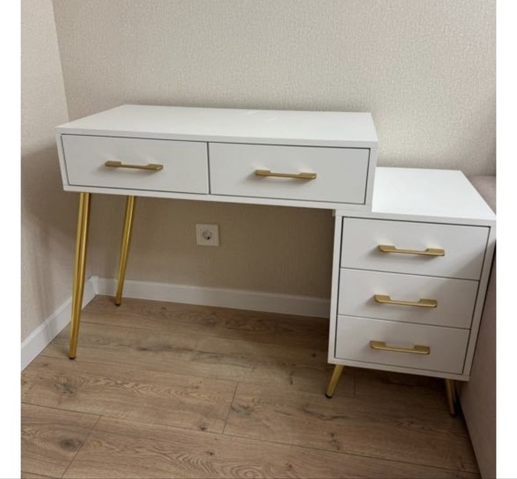 Туалетный столик