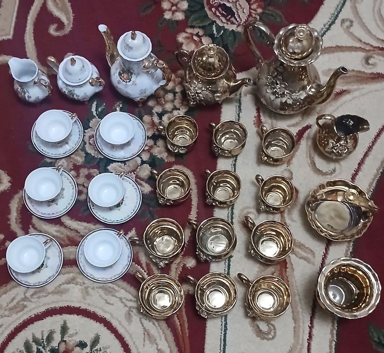 Madonna choynak va chashkalari